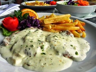 Pileći file u šampinjon sosu