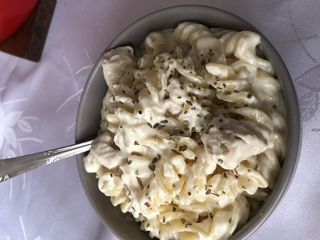 Pasta sa piletinom u sosu