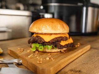 Quattrocheese Burger + Pomfrit