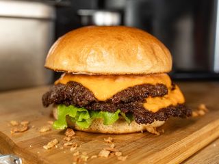 Double Cheeseburger + Pomfrit