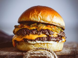 Quattrocheese Burger + Twister Paprika Fries