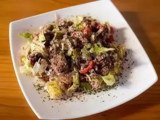 Burger salata