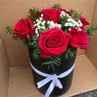 Flower box 7 crvenih ruža
