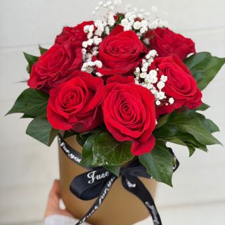 Flower box 8 crvenih ruža