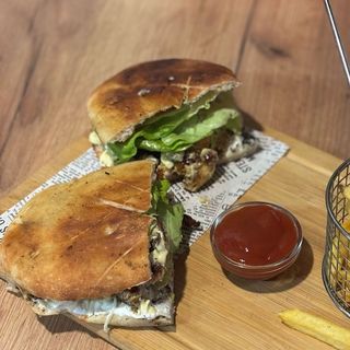 Svinjski vrat i pomfrit