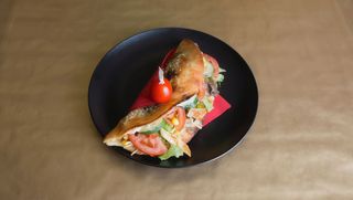 Tuna sendvič u pizza tijestu