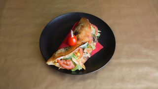 Vegetarijanski sendvič u pizza tijestu