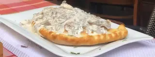 Maslenica sa piletinom i suhim mesom