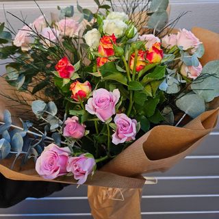 Buket mix mini ruža 10 komada