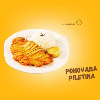 Pohovani pileći fileti posluženi sa rižom u sosu od gljiva