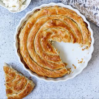 Burek pita sa junećim mesom tepsija 900gr