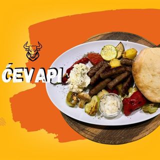 Ćevapi u kajmaku sa pečenim povrćem 8kom (Ćevapi with kajmak & roasted vegetables)