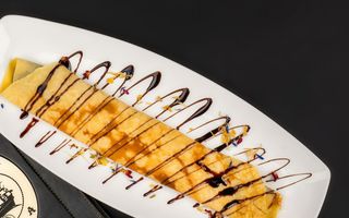 Palačinci sa nutellom, šlagom i orasima