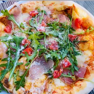 Pizza s pršutom i rukolom