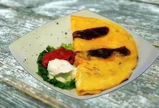 Omlet sa suhim mesom