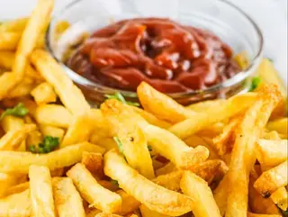 Pomfrit sa kečapom