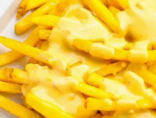 pomfrit sa sirom