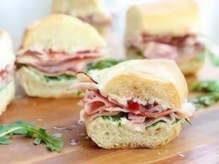 Sendvič sa sirom i salamom