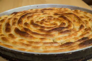 Burek sa mesom ispod sača