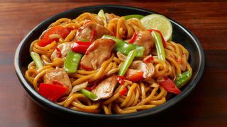 Heljdina pasta sa mljevenim fileom i grilovanim povrćem