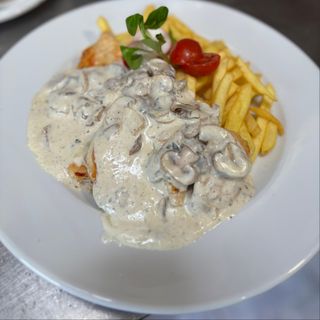 Piletina u šampinjon sosu