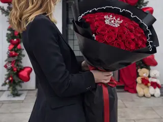 Queen in black