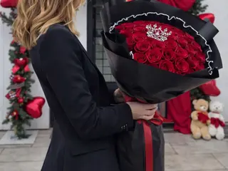 Queen in black