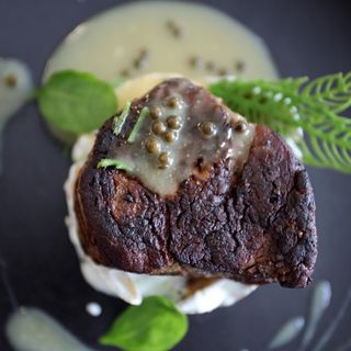 Biftek u sosu od zelenog bibera