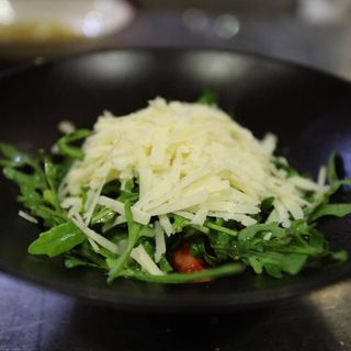 Rukola sa šeri paradajzom i parmezanom