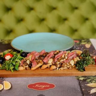 Bruschette sa šumskim gljivama i rosbifom