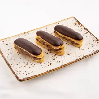 Čokoladni ekler / Eclair (6 kom)