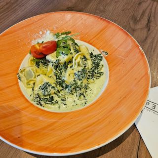 Tortellini sa sirom i špinatom