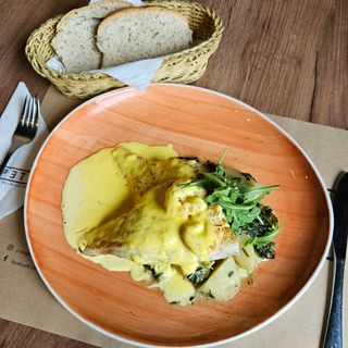 File borite ribe u sosu od šafrana i kozica