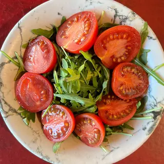 Rukola i Cherry Salata