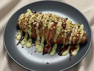 Pistacija-malina kroasan