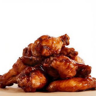 Pileća Krilca u Tex-Mex Sosu sa Pomfritom