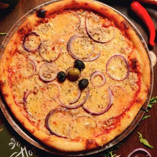 Pizza Tonno (33 cm) POSNA + Coca Cola