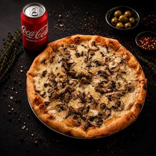 Pizza Capricciosa + Coca Cola