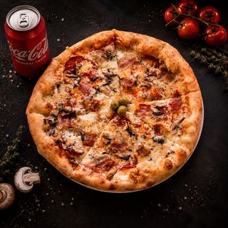 Pizza Debela Mama + Coca Cola