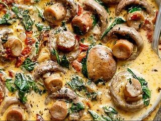 Šampinjoni u kajmaku