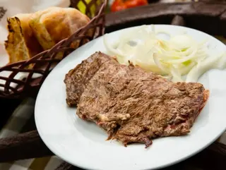 Ramstek punjen sa sirom i pastrmom