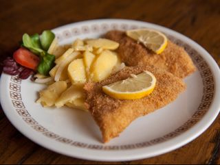 Pohovani oslić sa prilogom