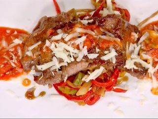 Lovački biftek (300gr) sa prilogom