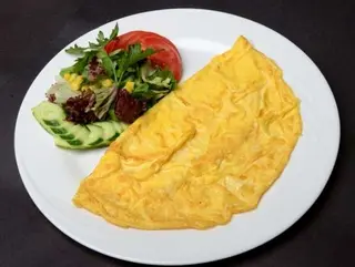 Omlet sa suhim mesom