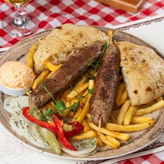 Šiš ćevapi sa prilogom