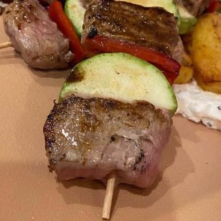 Teleći ražnjići velika porcija