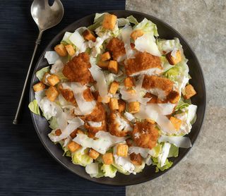 Crispy chicken salata