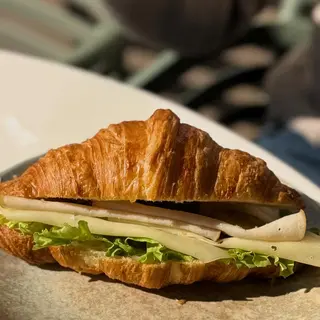 Croissant sendvič