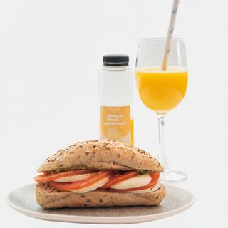 COMBO ITALIJANSKI SENDVIČ & SVJEŽE CIJEĐENA NARANDŽA