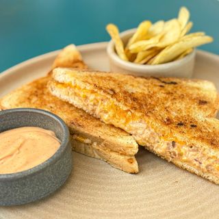 Spicy tuna melt